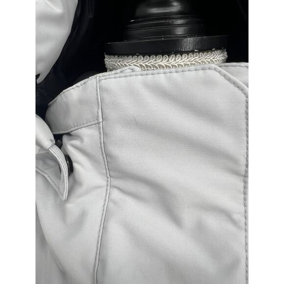 Canada Goose Lyndale Parka in Silverbirch - Picture 10 of 16